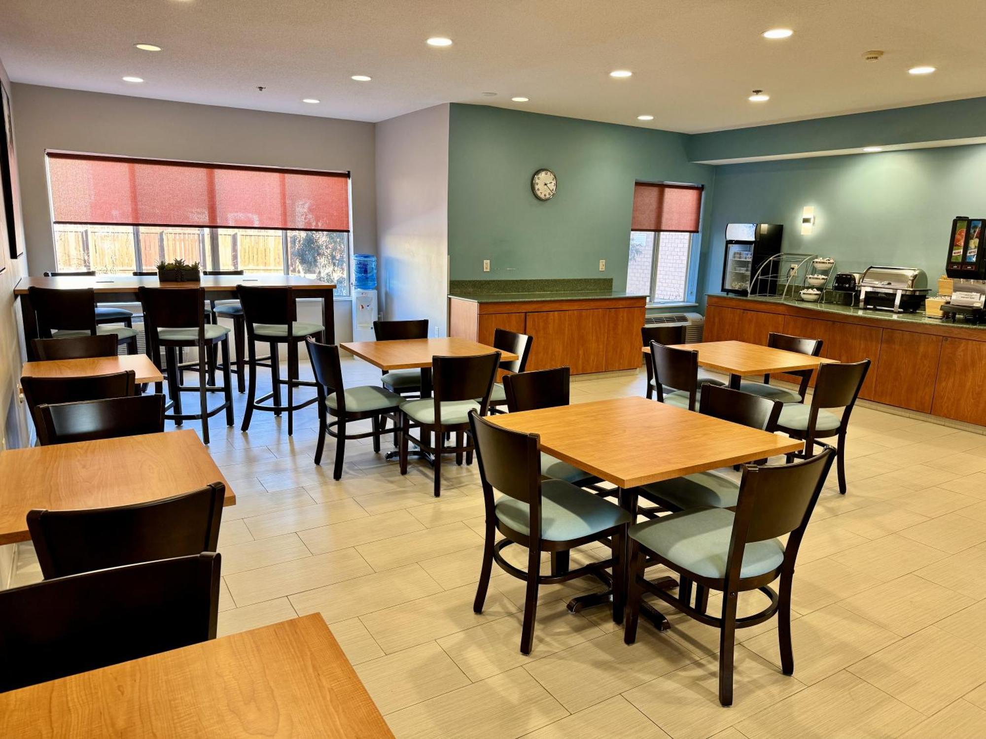 Days Inn & Suites By Wyndham Madison Exterior foto
