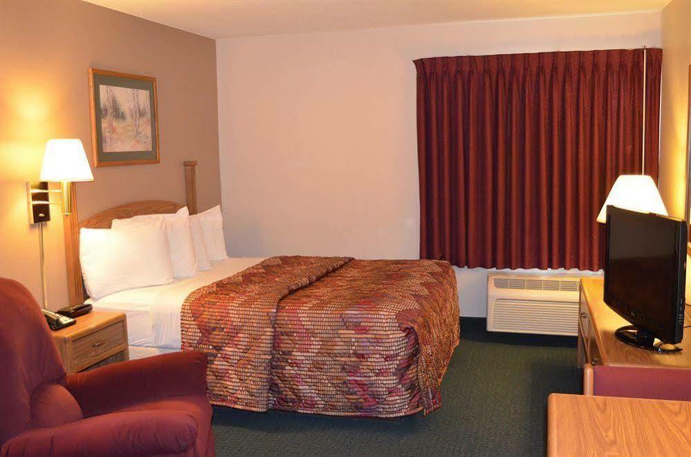 Days Inn & Suites By Wyndham Madison Exterior foto