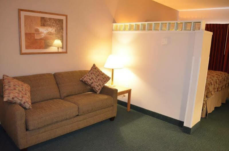 Days Inn & Suites By Wyndham Madison Exterior foto