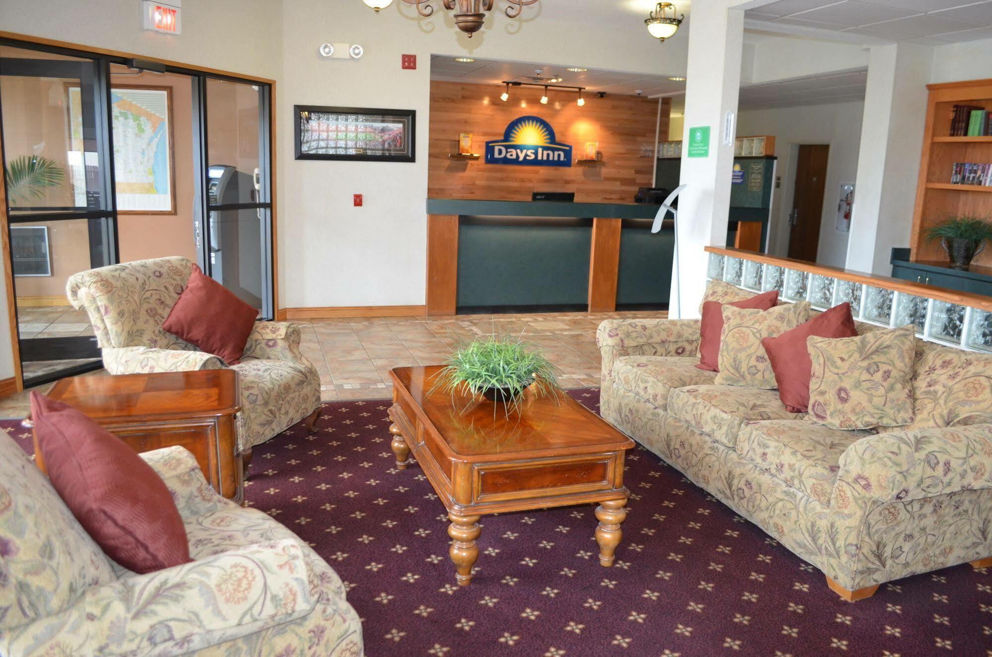 Days Inn & Suites By Wyndham Madison Exterior foto